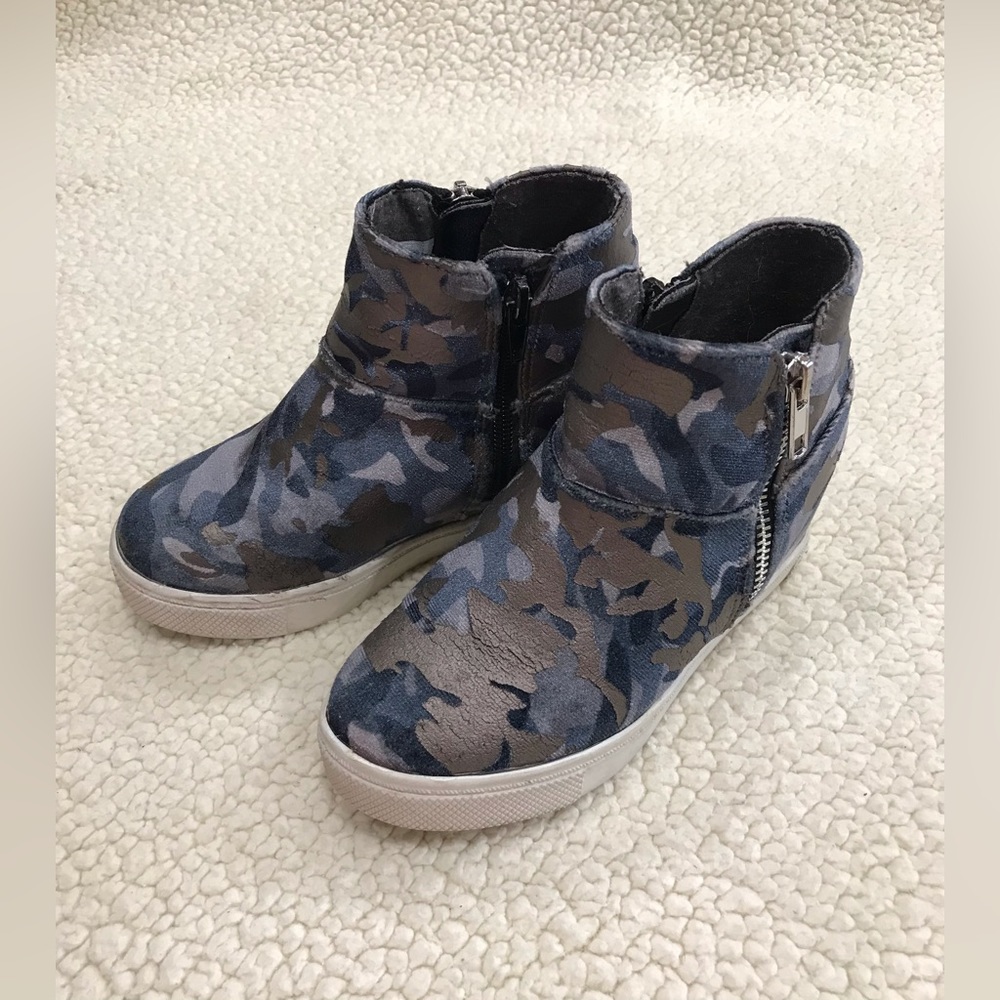 Girls Steve Madden Camo Shades Suede Bootie Boot Shoes w/ Side Zipper Close